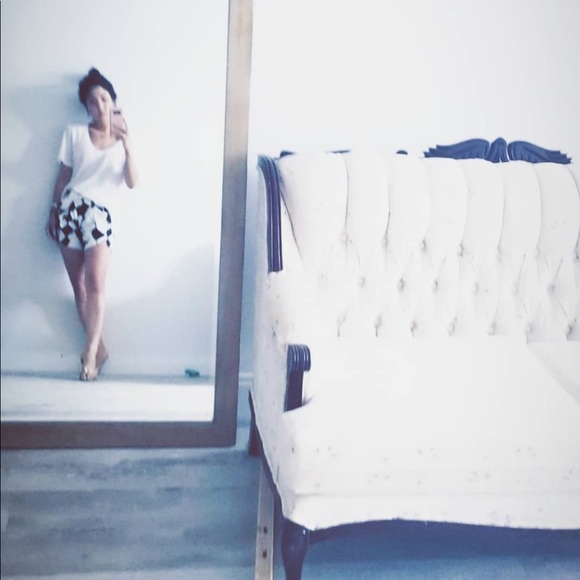 Meet your Posher, Christina - Picture 1 of 2